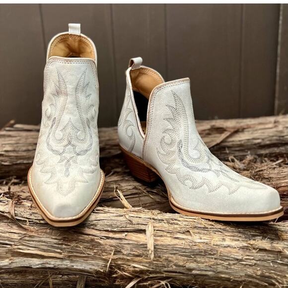 Cream Leather Hold A Grudge Ankle Booties - Picture 1 of 12